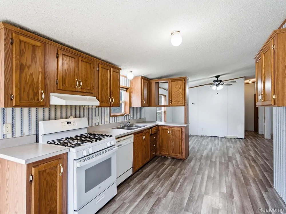 4613 Butternut Clarkston City, MI 48348