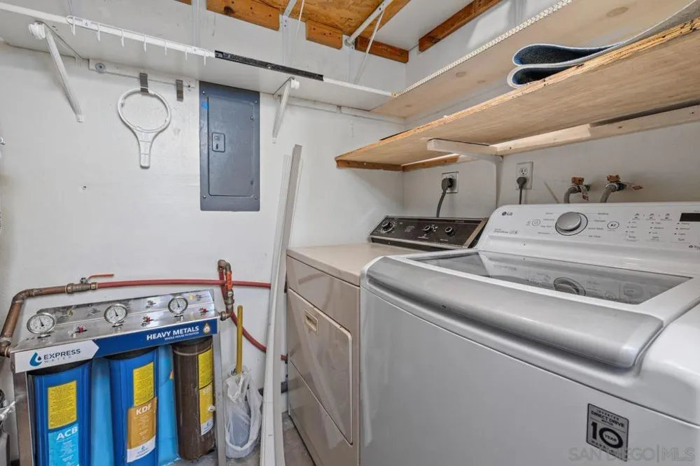 4384 Vision San Diego, CA 92121