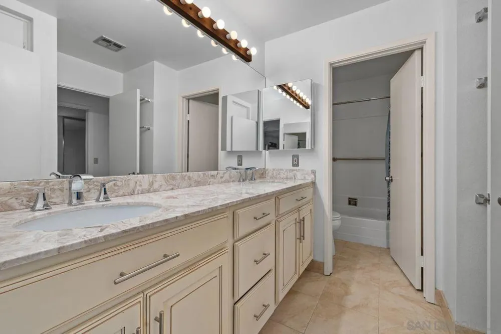 4384 Vision San Diego, CA 92121