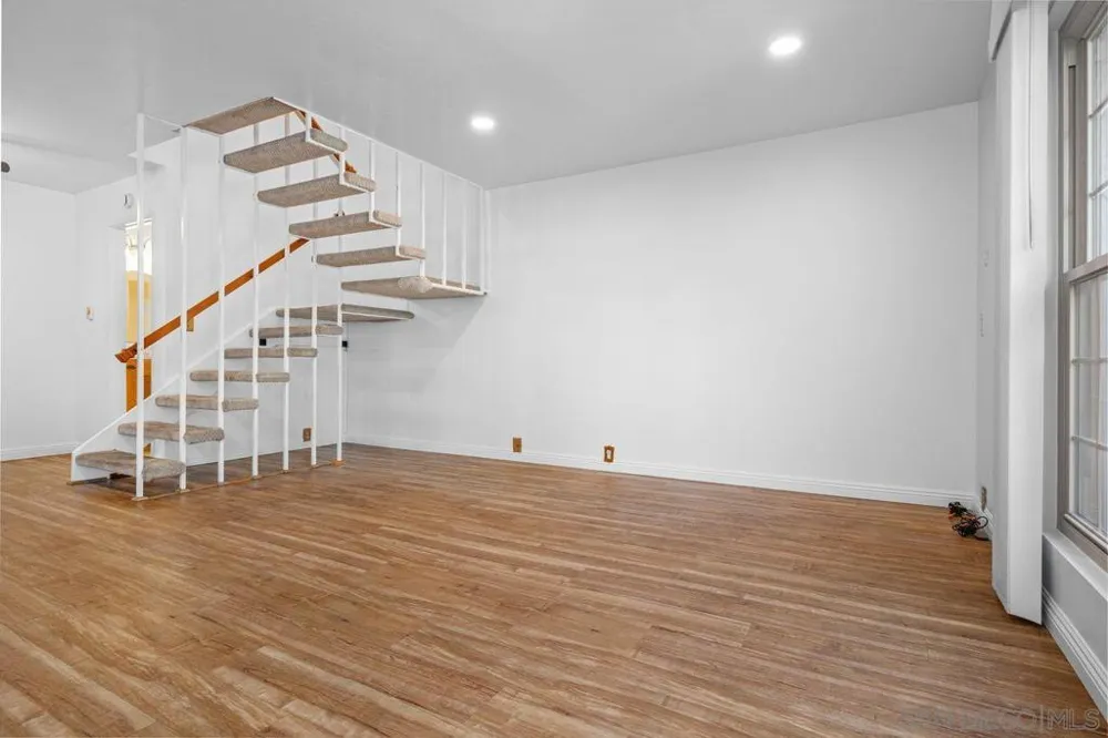 4384 Vision San Diego, CA 92121