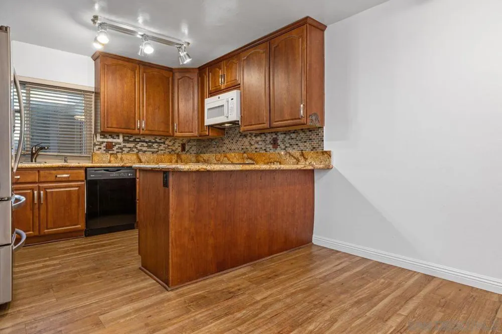 4384 Vision San Diego, CA 92121