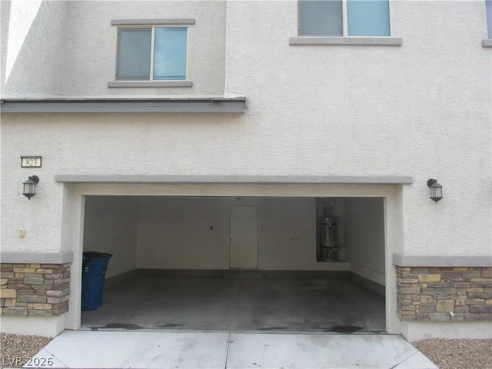 823 Grand Country Avenue North Las Vegas, NV 89086