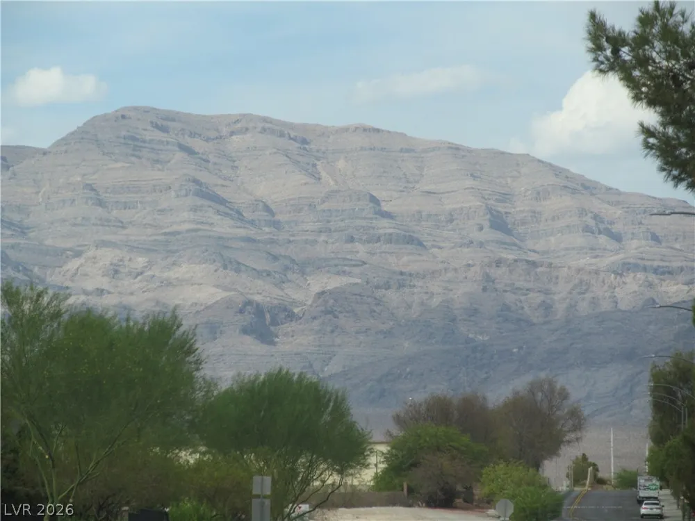 823 Grand Country Avenue North Las Vegas, NV 89086
