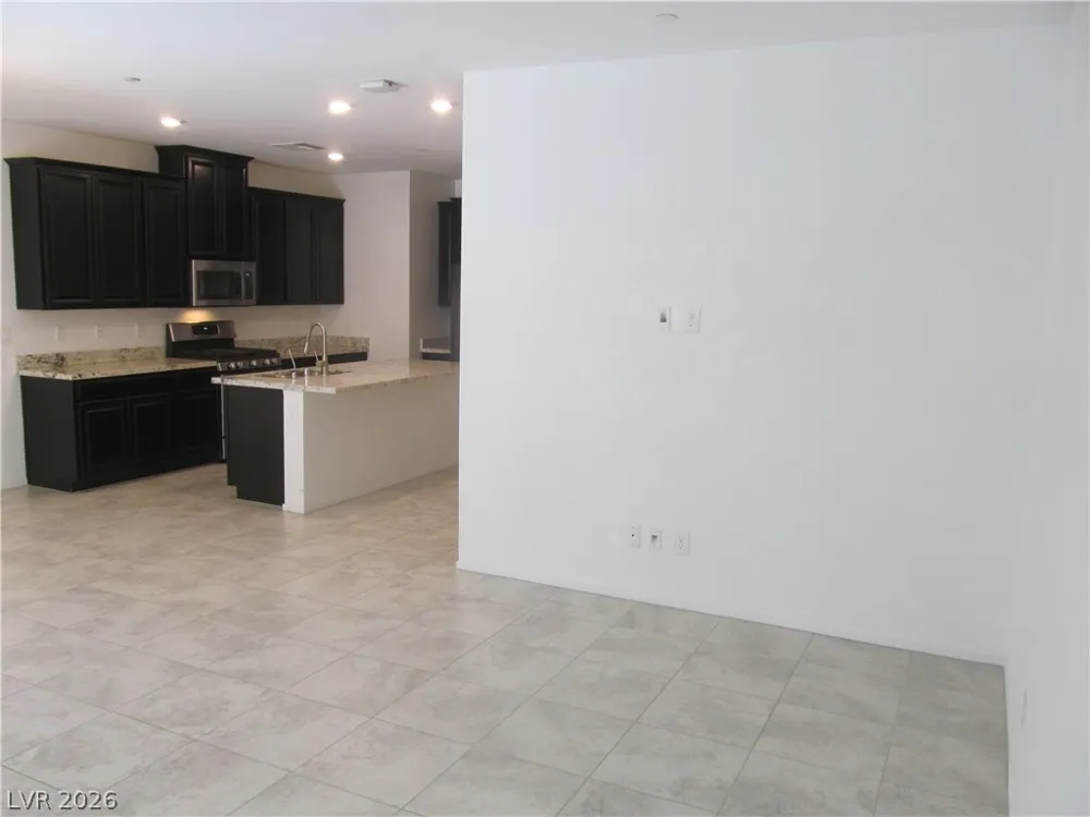 823 Grand Country Avenue North Las Vegas, NV 89086