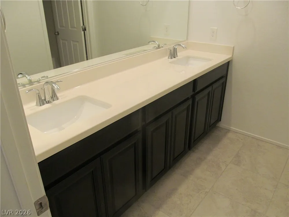 823 Grand Country Avenue North Las Vegas, NV 89086