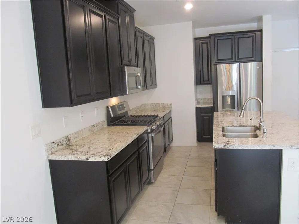 823 Grand Country Avenue North Las Vegas, NV 89086