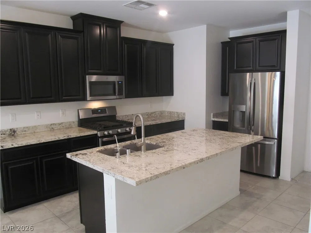 823 Grand Country Avenue North Las Vegas, NV 89086