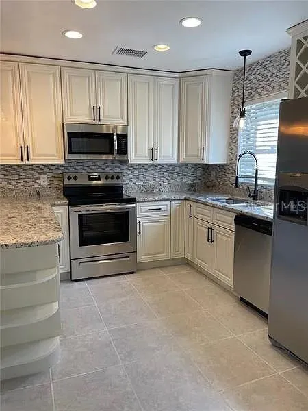 1424 CHESTERFIELD DRIVE Dunedin, FL 34698