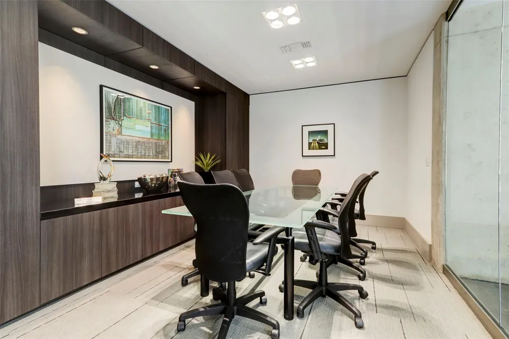1901 Post Oak Boulevard #1211 Houston, TX 77056