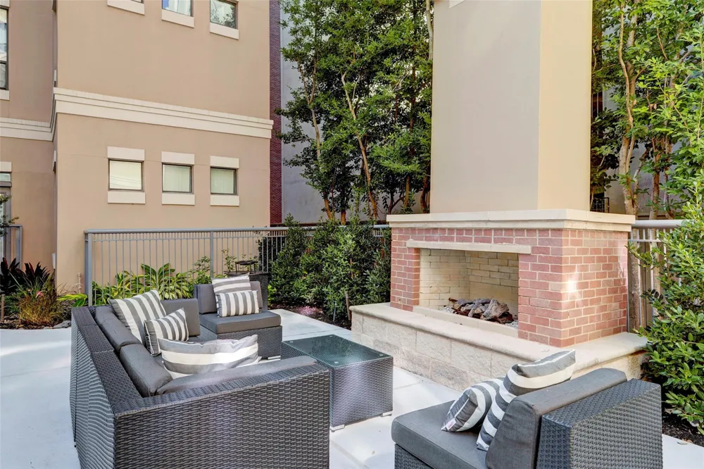 1901 Post Oak Boulevard #1211 Houston, TX 77056