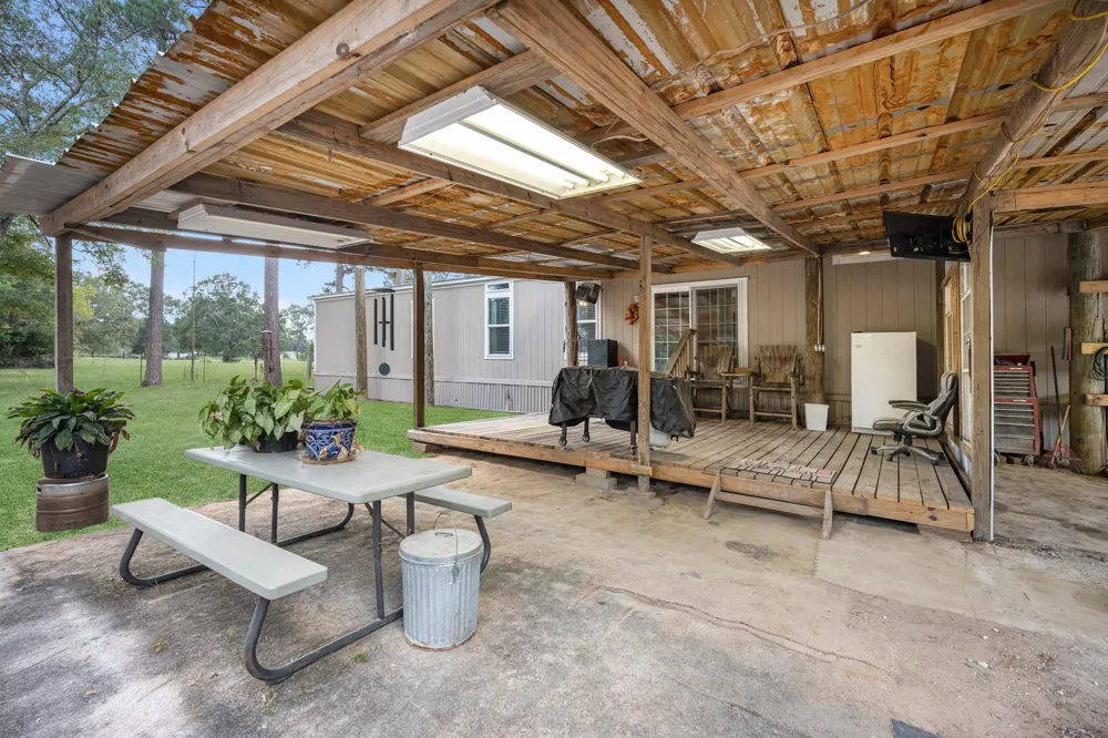 390 County Road 2230 Cleveland, TX 77327