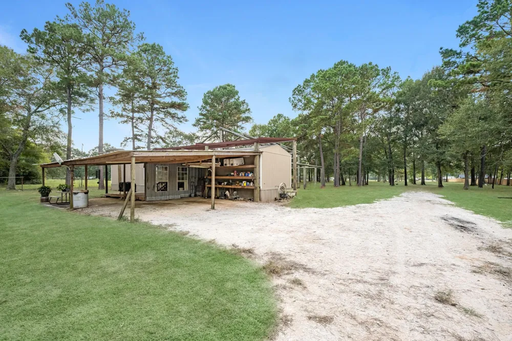 390 County Road 2230 Cleveland, TX 77327