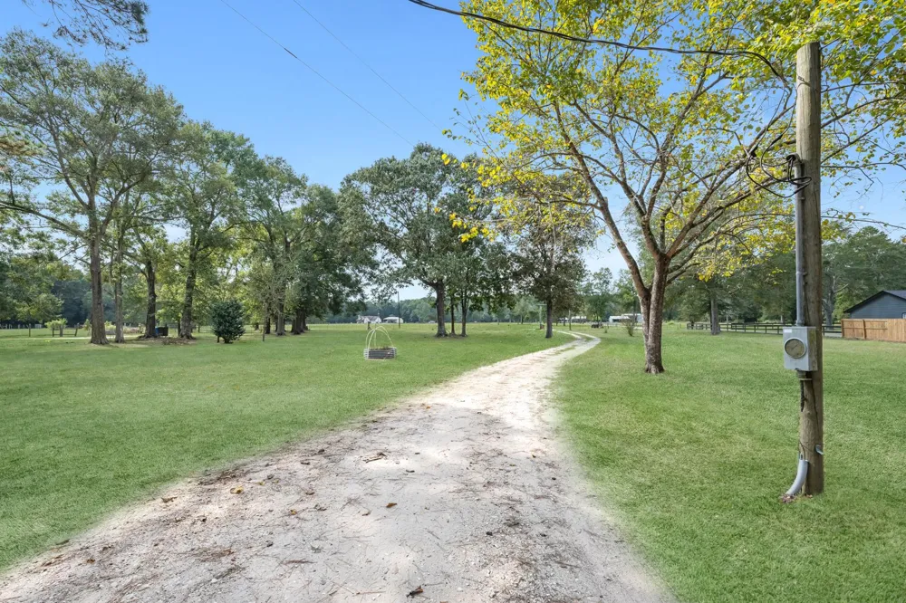 390 County Road 2230 Cleveland, TX 77327