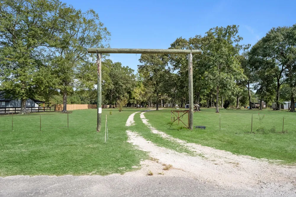 390 County Road 2230 Cleveland, TX 77327