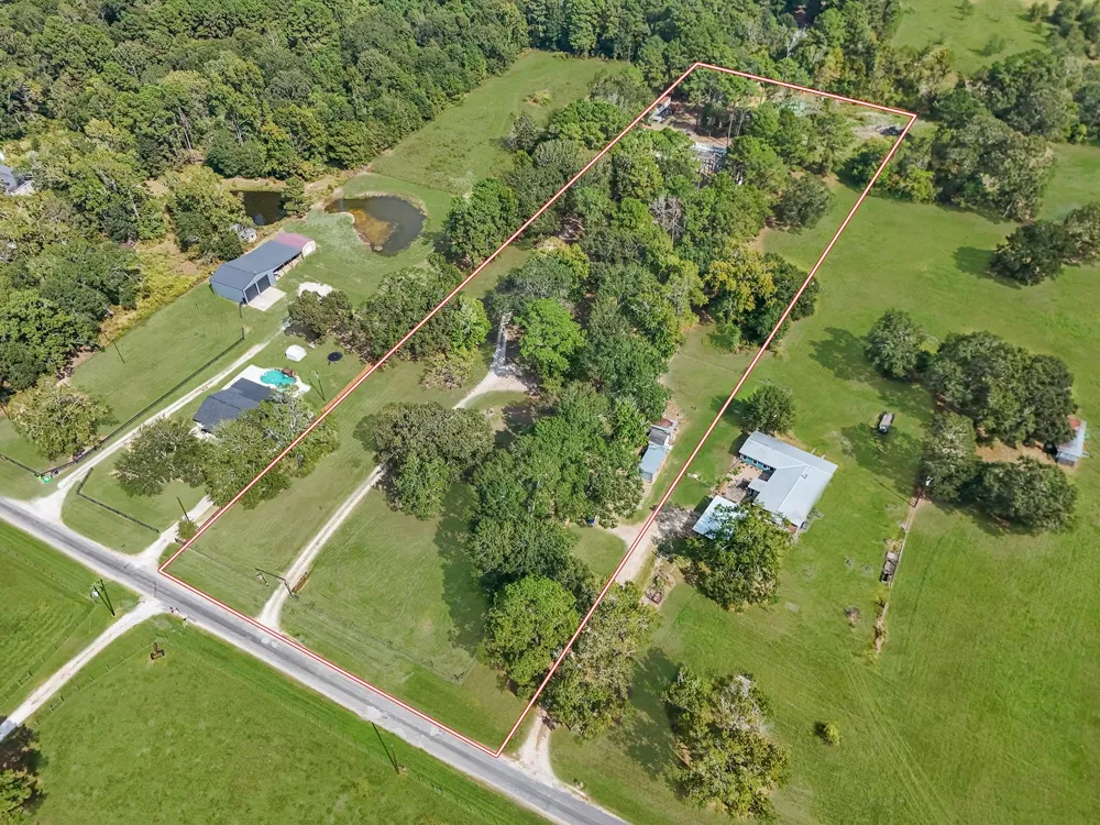 390 County Road 2230 Cleveland, TX 77327