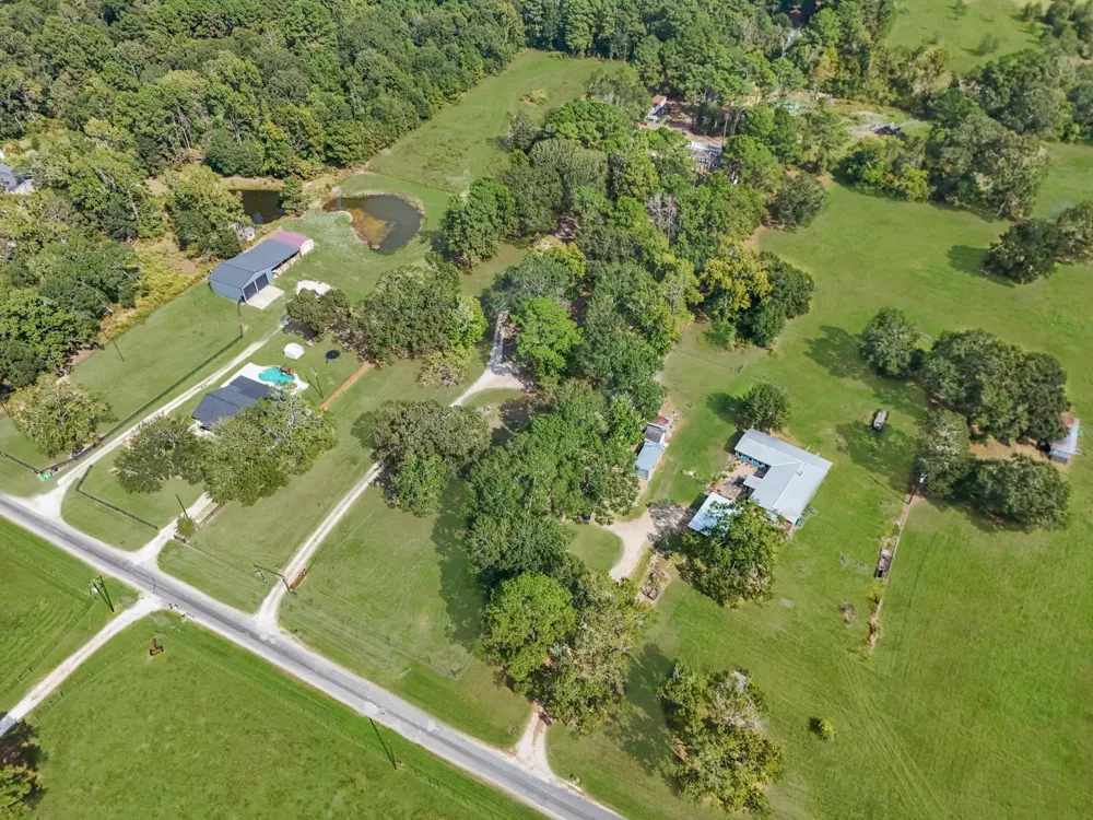 390 County Road 2230 Cleveland, TX 77327