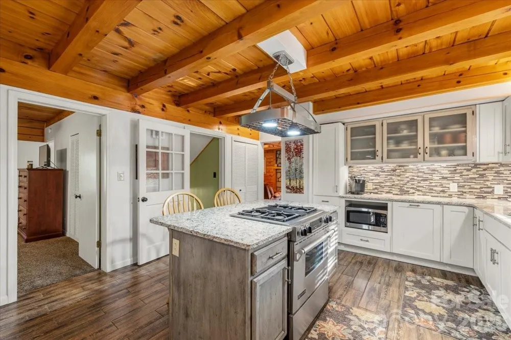 6012 Holiday Shores Avenue Nebo, NC 28761