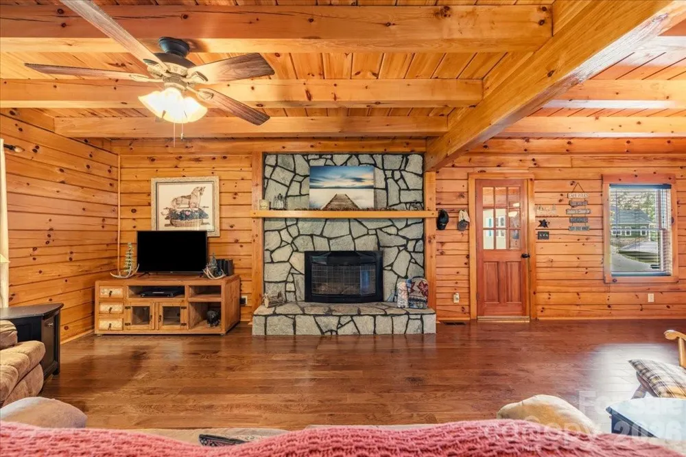 6012 Holiday Shores Avenue Nebo, NC 28761