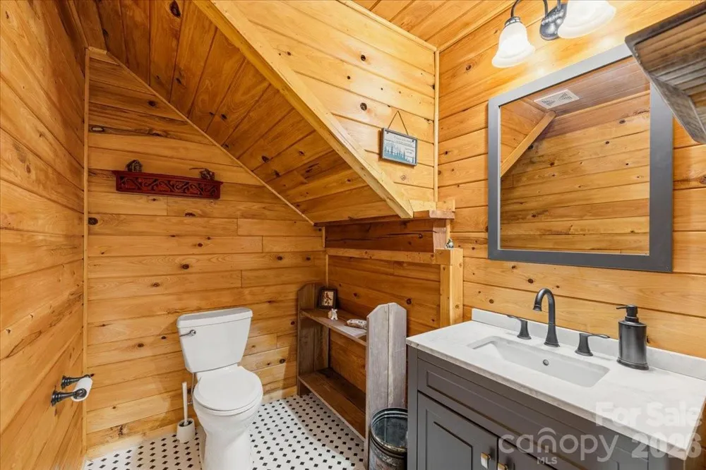 6012 Holiday Shores Avenue Nebo, NC 28761