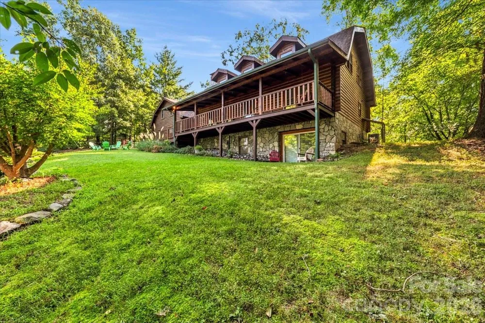 6012 Holiday Shores Avenue Nebo, NC 28761