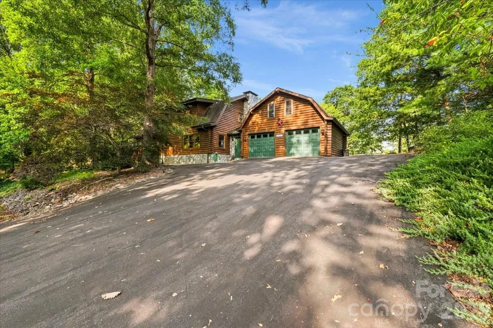 6012 Holiday Shores Avenue Nebo, NC 28761