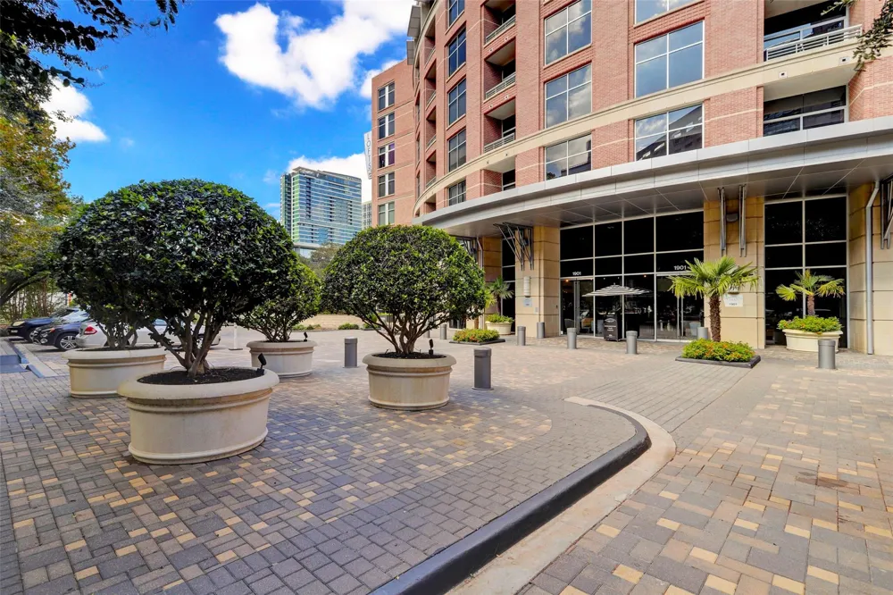 1901 Post Oak Boulevard #1211 Houston, TX 77056