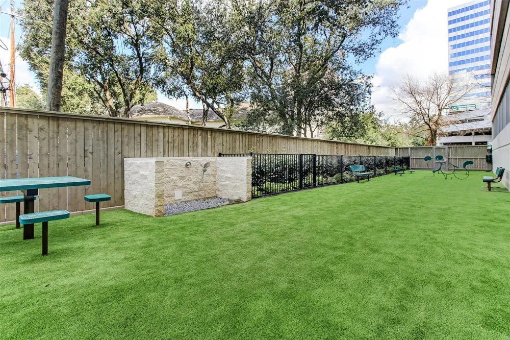 1901 Post Oak Boulevard #1211 Houston, TX 77056