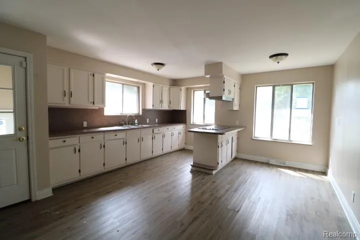 1609 E Court Street Flint City, MI 48503