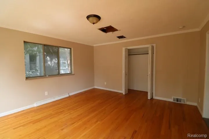 1609 E Court Street Flint City, MI 48503