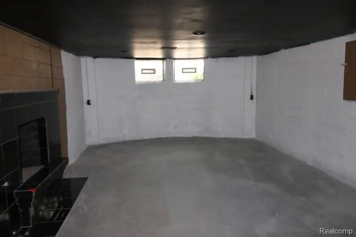 1609 E Court Street Flint City, MI 48503