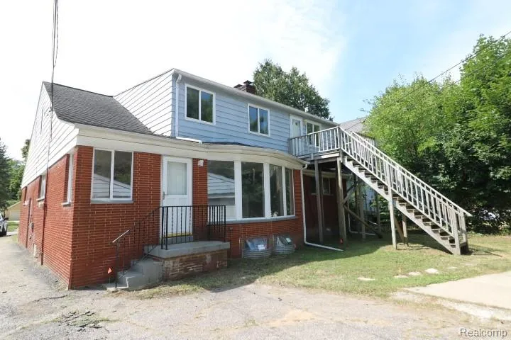 1609 E Court Street Flint City, MI 48503