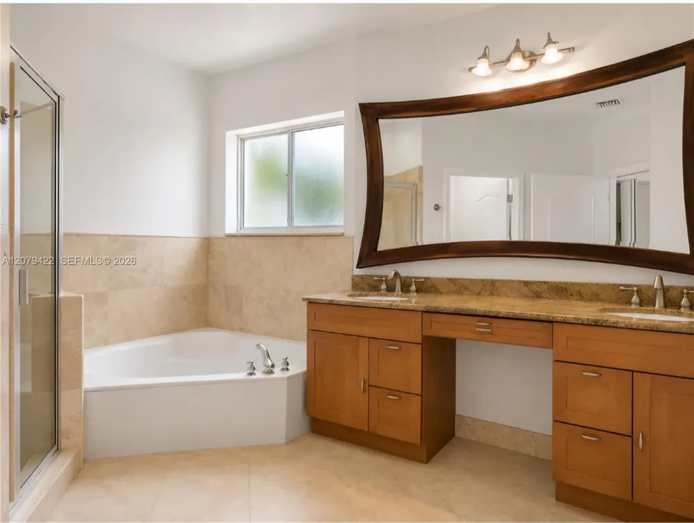 10916 NW 58th Ter Doral, FL 33178