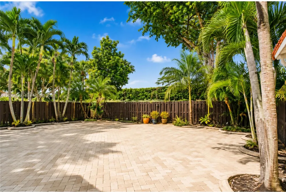 10916 NW 58th Ter Doral, FL 33178