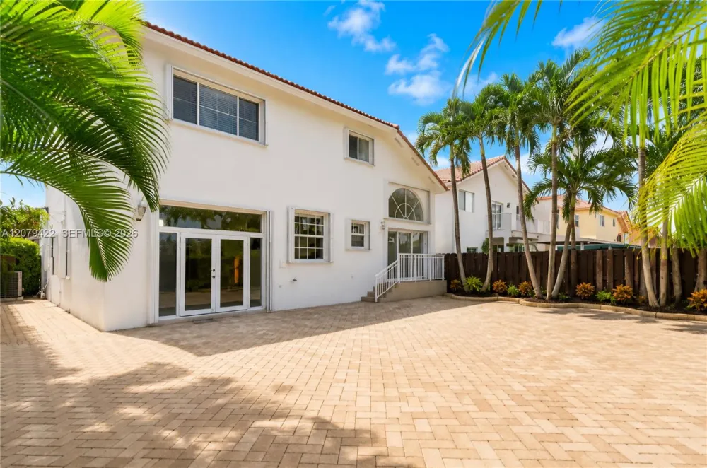 10916 NW 58th Ter Doral, FL 33178