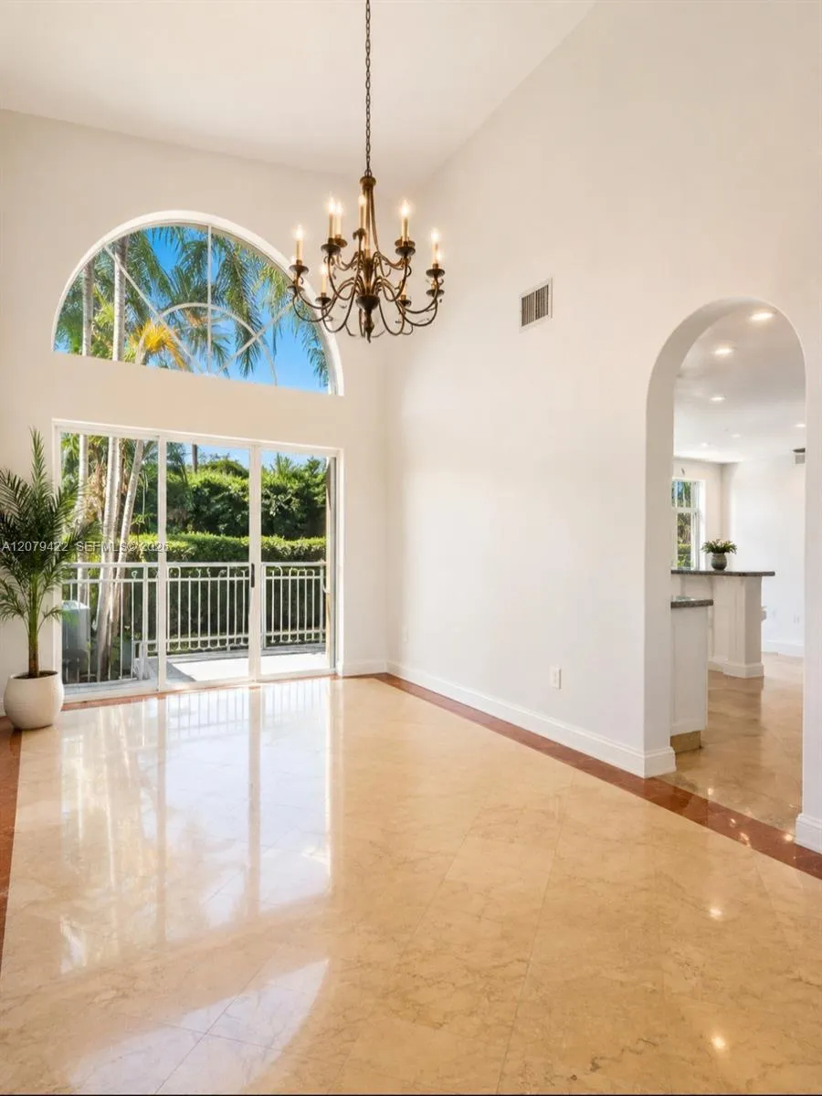 10916 NW 58th Ter Doral, FL 33178