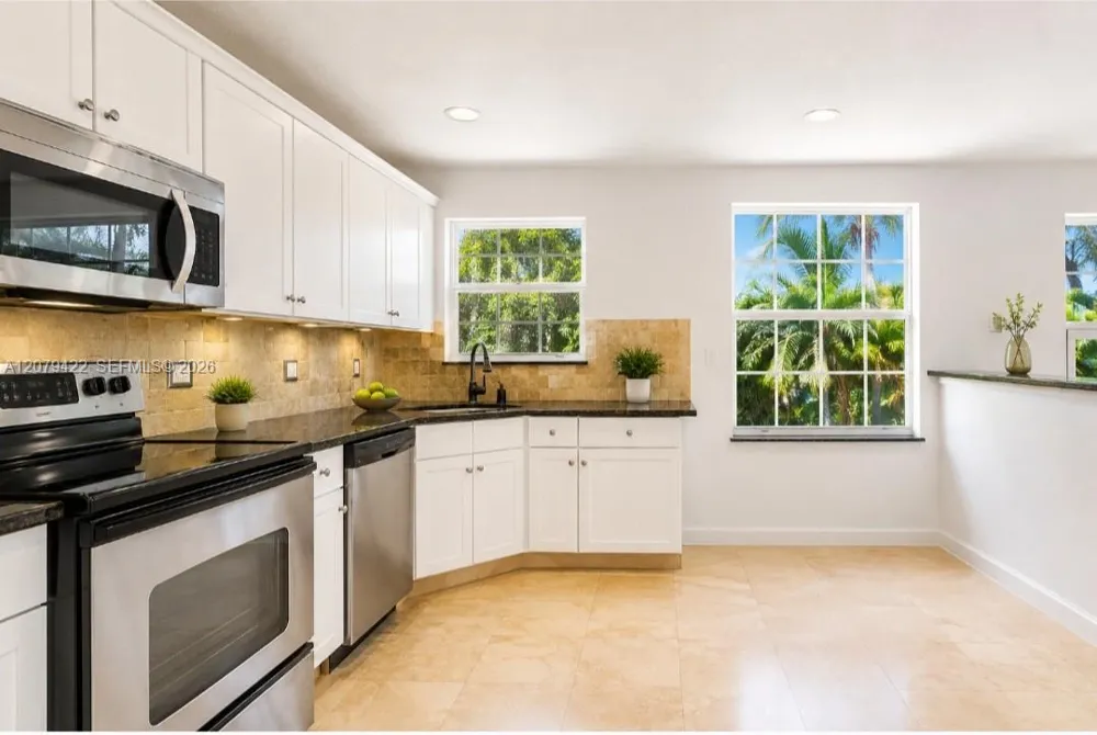 10916 NW 58th Ter Doral, FL 33178