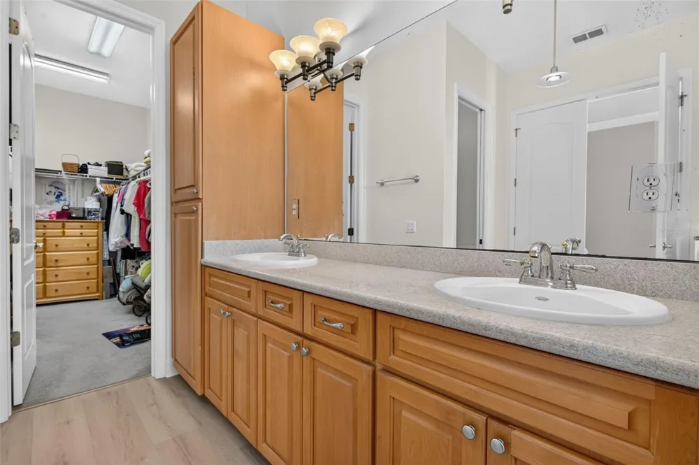 208 W ROSS AVENUE Tampa, FL 33602