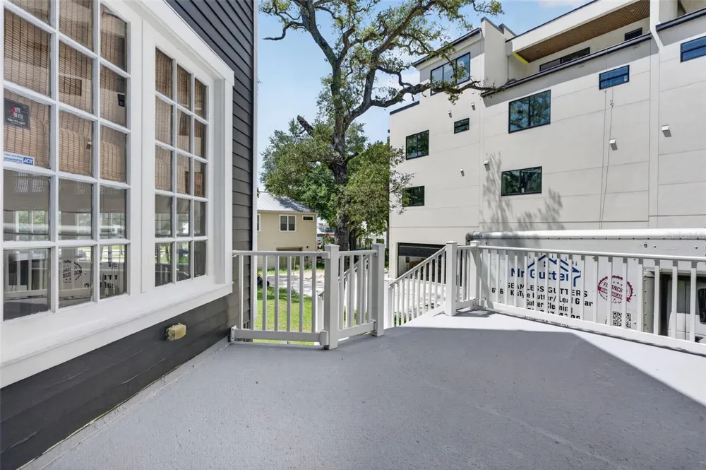 208 W ROSS AVENUE Tampa, FL 33602