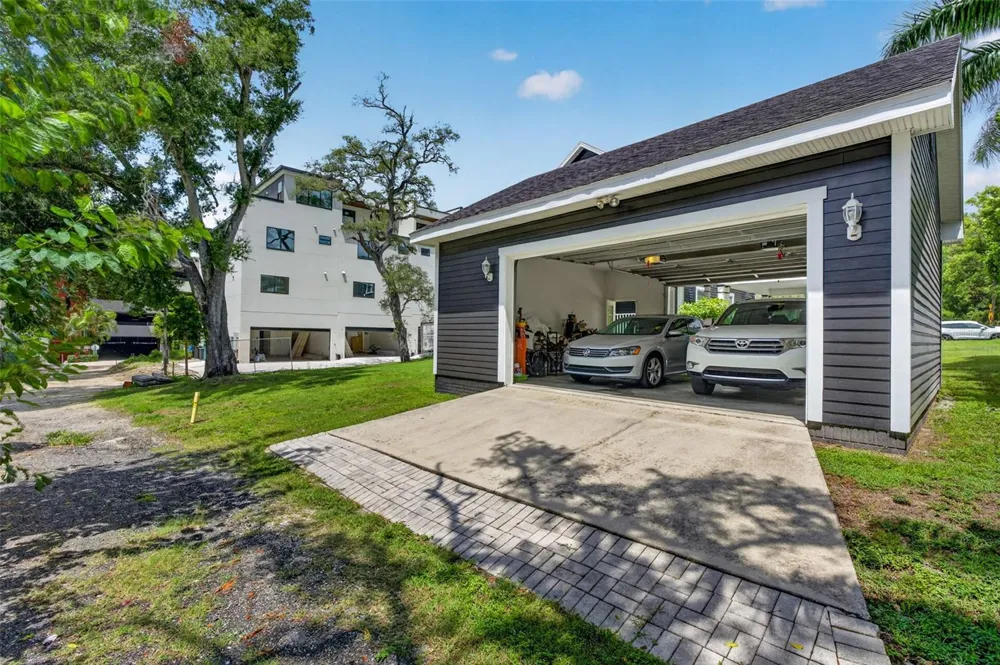 208 W ROSS AVENUE Tampa, FL 33602