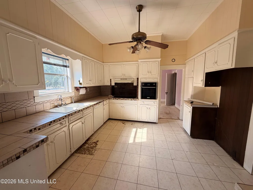 29 South Street Grenada, MS 38901