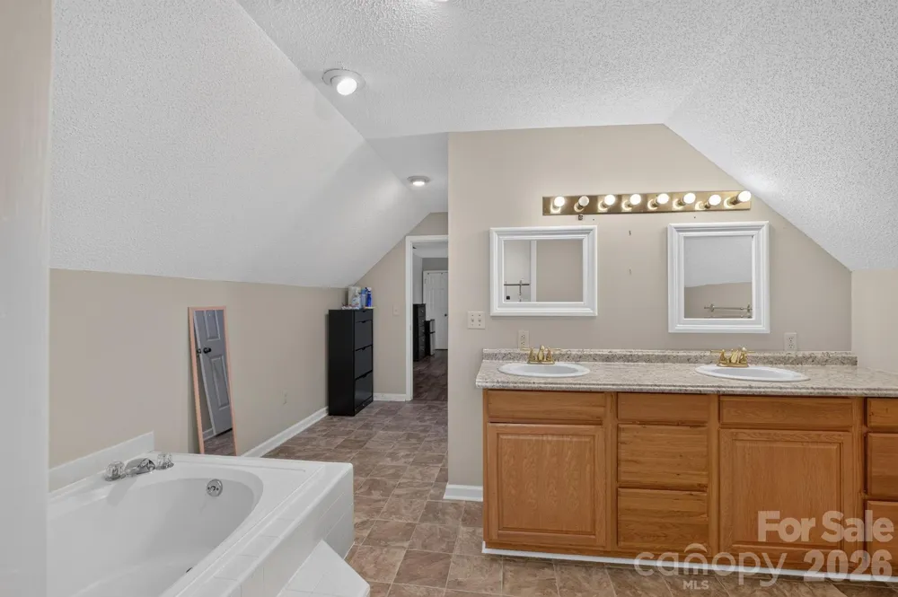 922 Plantation Drive Lenoir, NC 28645