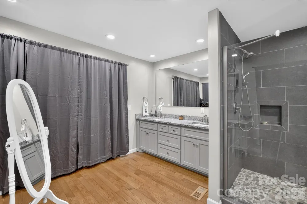 922 Plantation Drive Lenoir, NC 28645