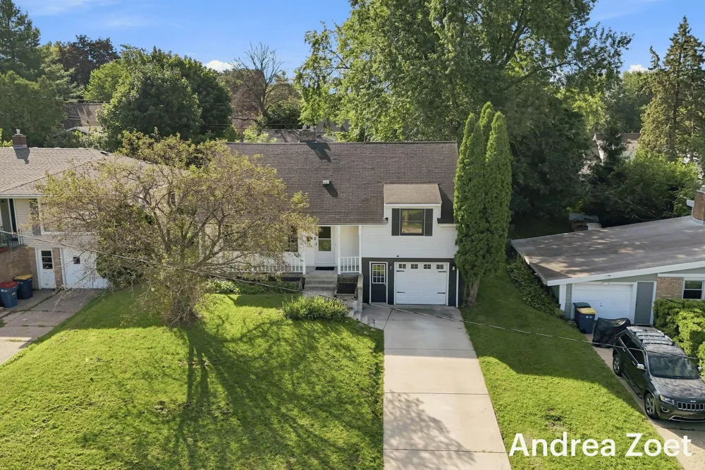 1044 Lockridge Drive NE Grand Rapids, MI 49505