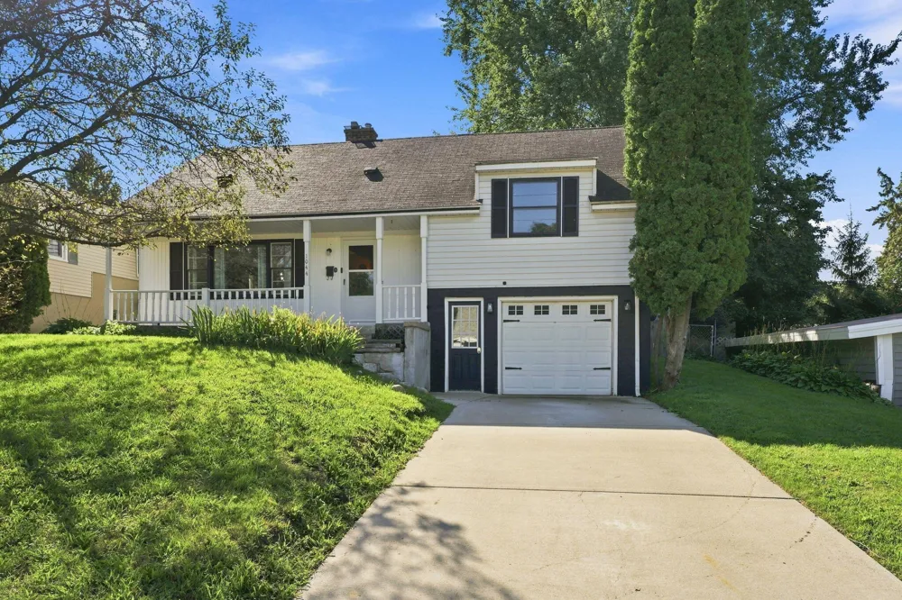 1044 Lockridge Drive NE Grand Rapids, MI 49505
