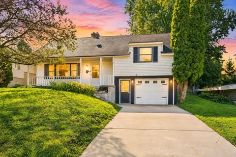 1044 Lockridge Drive NE