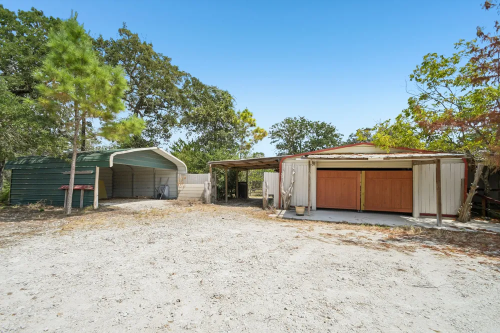 664 Hidden Oaks Drive Elgin, TX 78621