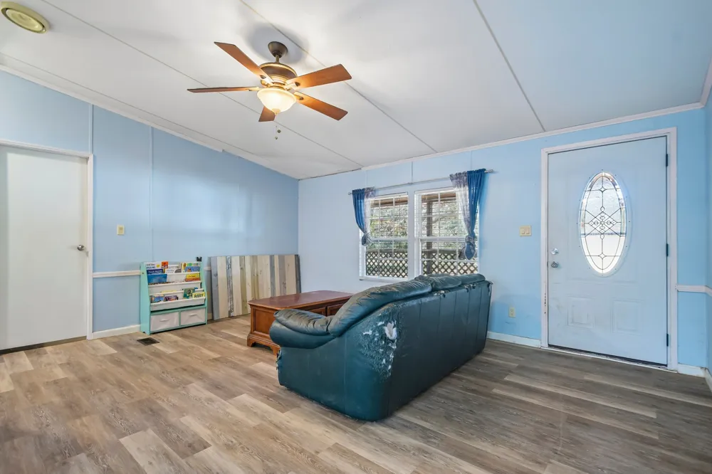 664 Hidden Oaks Drive Elgin, TX 78621