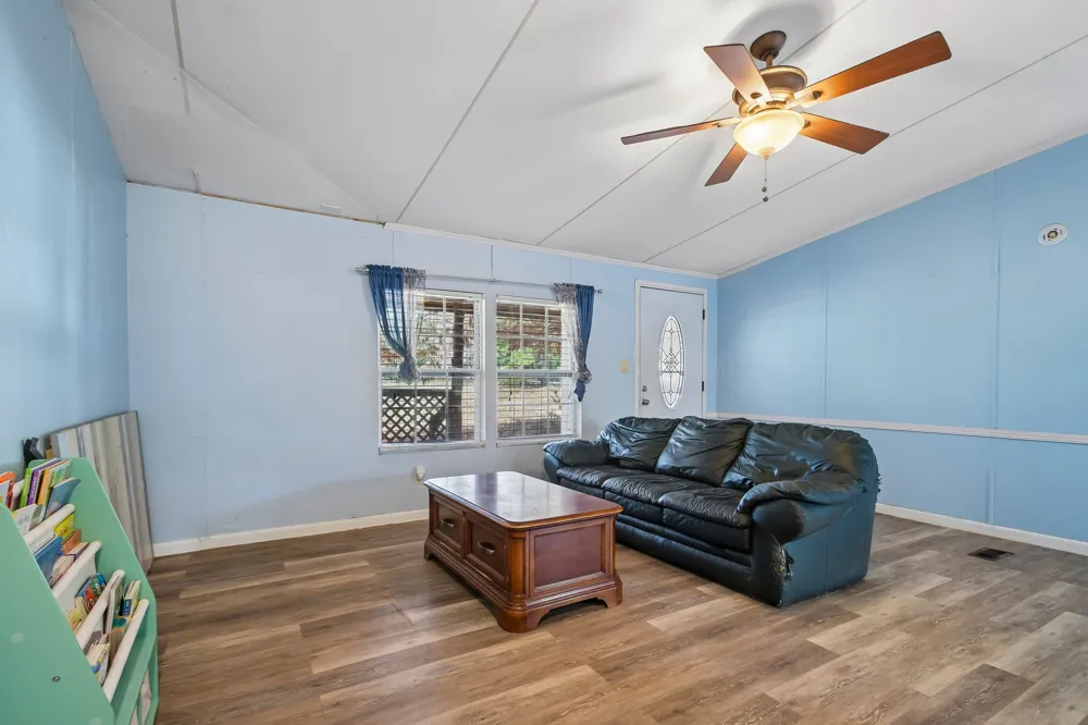 664 Hidden Oaks Drive Elgin, TX 78621