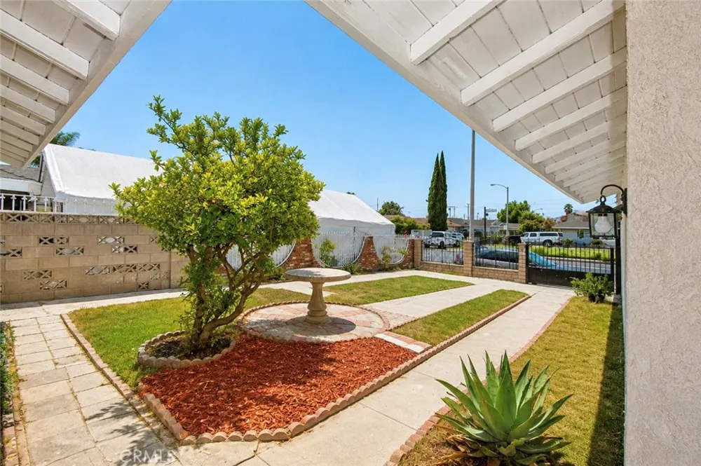 2332 Silverbay El Monte, CA 91732