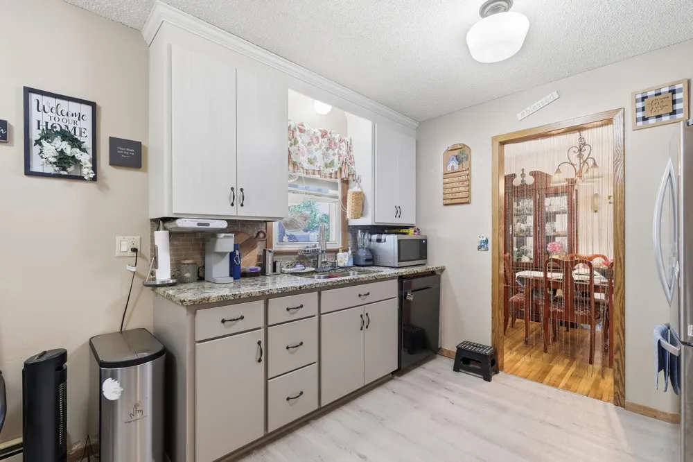 6933 Brunswick Avenue Brooklyn Park, MN 55429